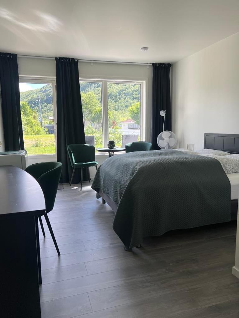 Senja Living Aparthotel Stonglandseidet ภายนอก รูปภาพ